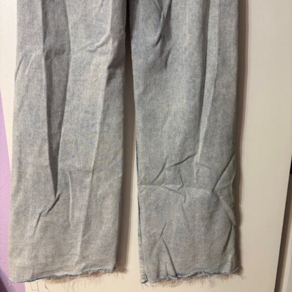 RISEN JEANS High Rise Distressed Knee, Relax Fit Flare Jean (13/31) Light Wash - Picture 9 of 10